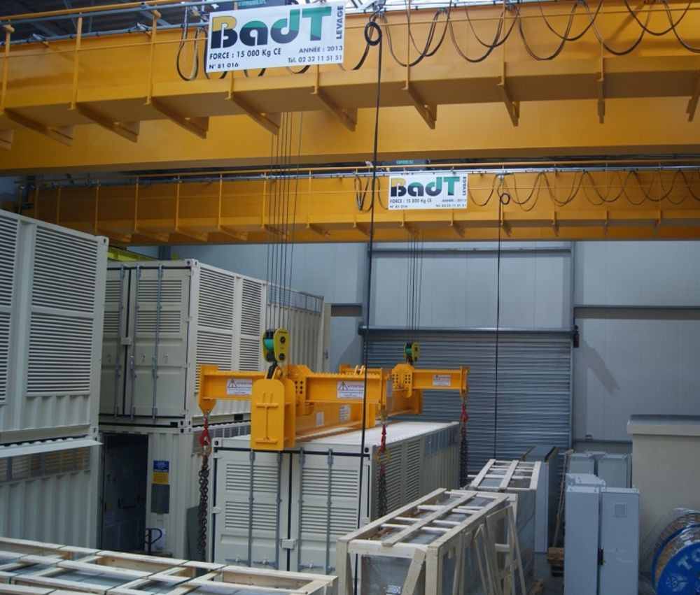 l bilancino consente ai due carriponte di sollevare lo shelter